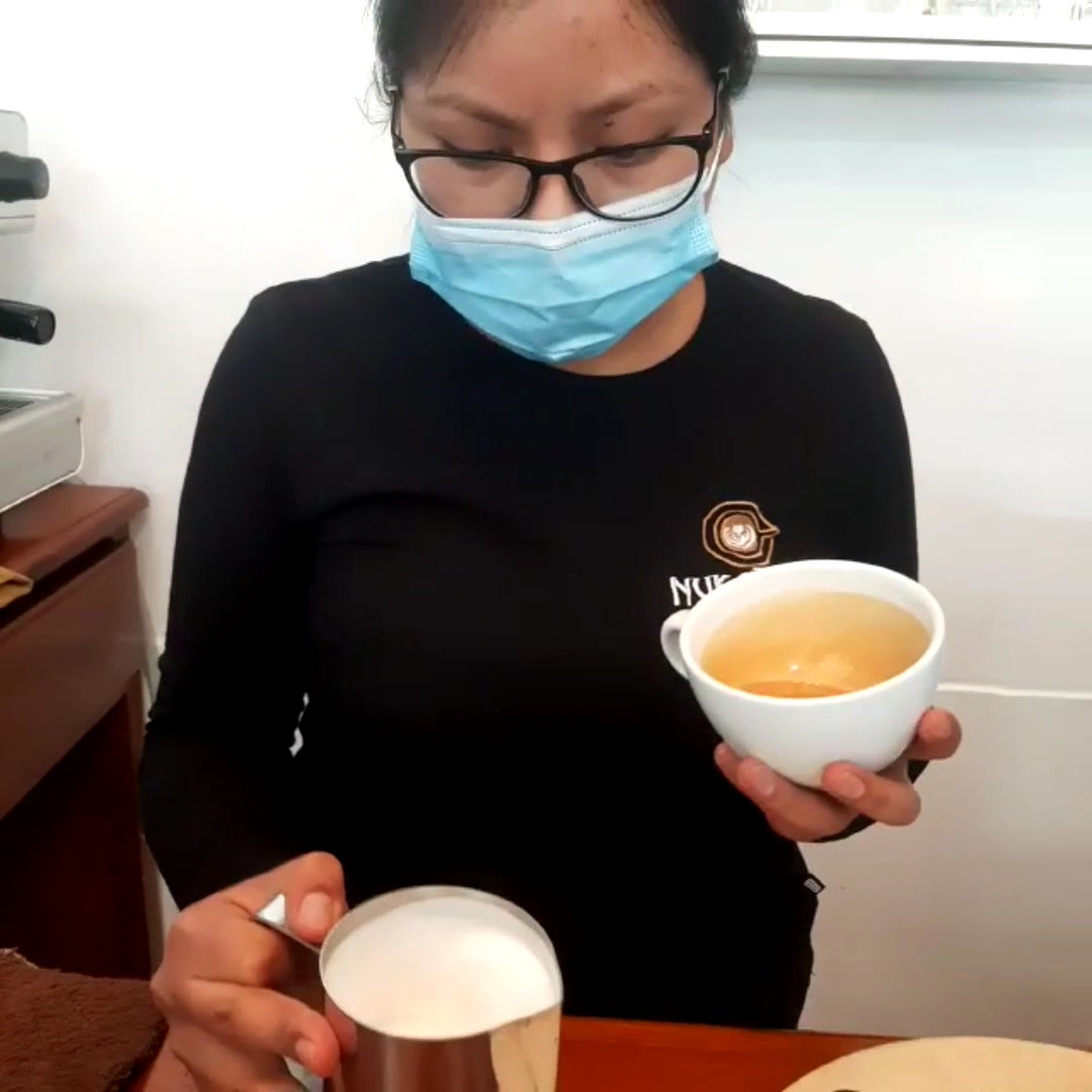 Ñukanchik Coffee: staff preparing coffee for customers