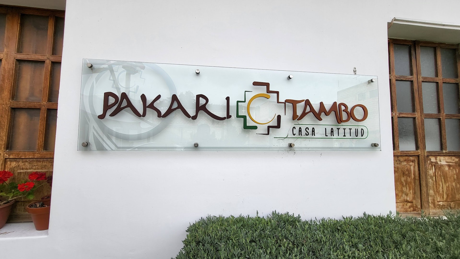 Pakari Tambo: clear signage of the venue