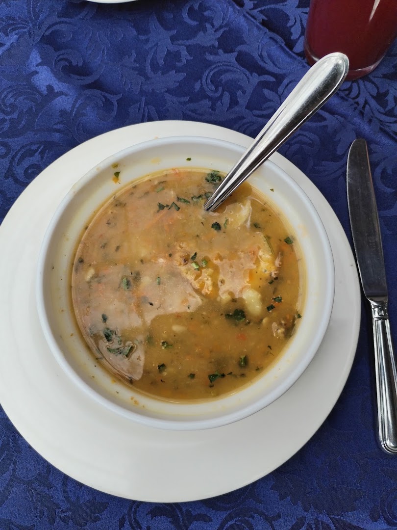 Pakari Tambo: appetizing photo of served food