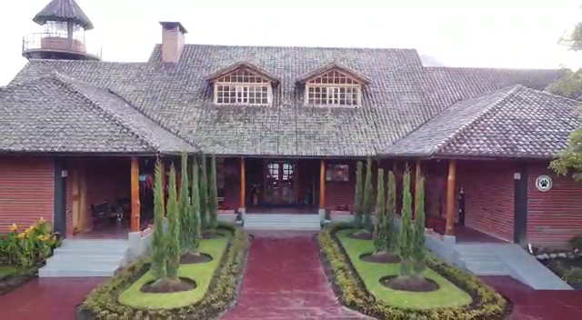 Puerto Lago: clear exterior view of restaurant
