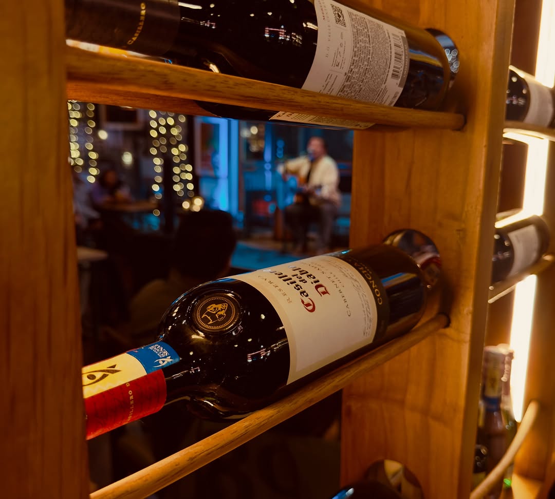 SISA Café & Arte: atmospheric shot of wine rack