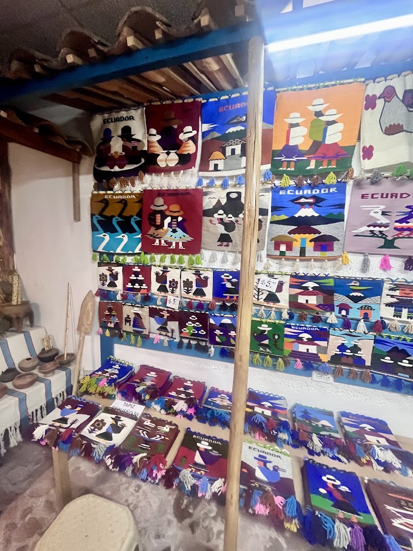 Taller Artesanal Peguche Wasi: authentic artisan textile collection