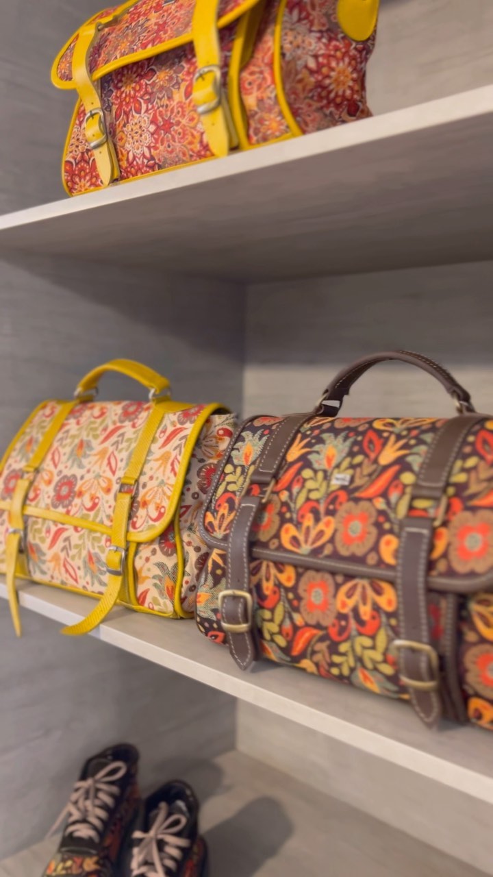 Exótico Ecuador Art Gallery: displays gallery products clearly