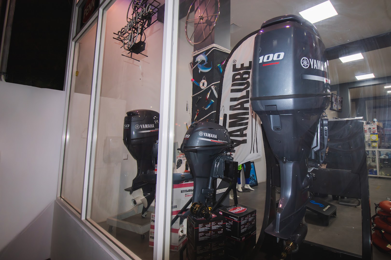 Galapagos Marine Shop: clear display of shop products