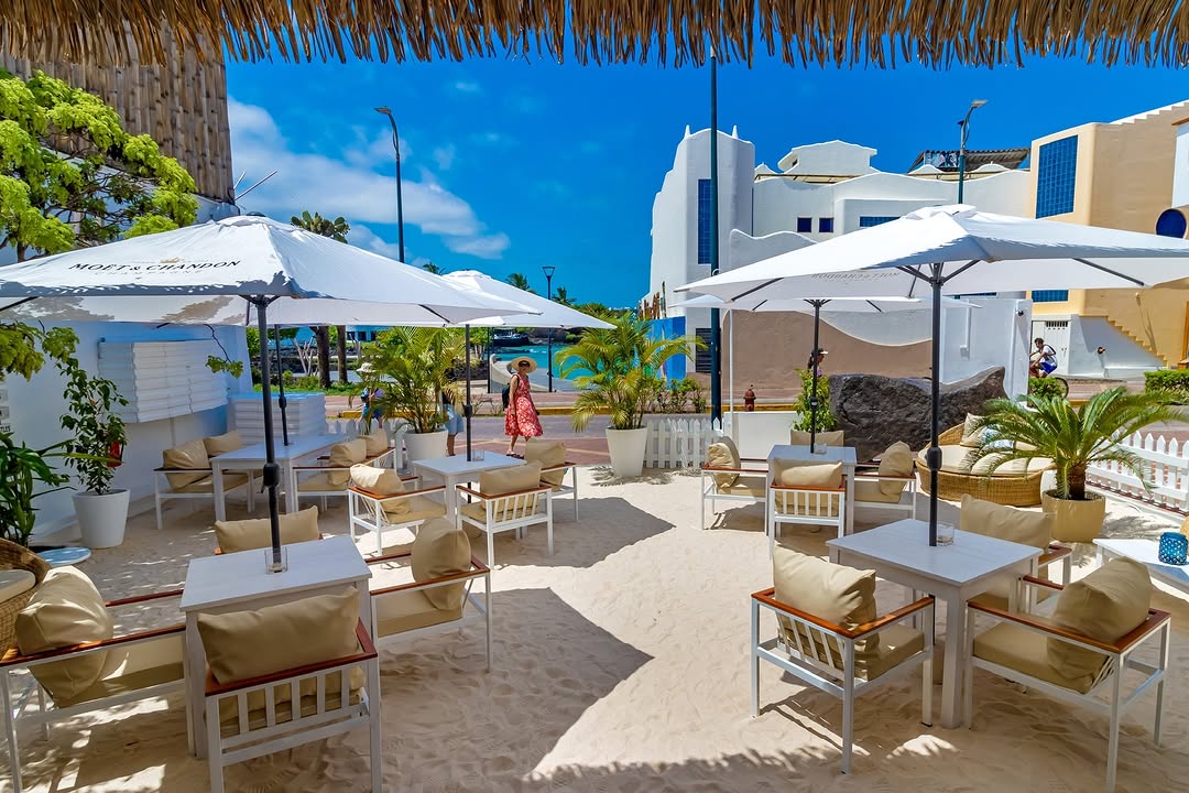 Isla Grill: attractive and inviting terrace view