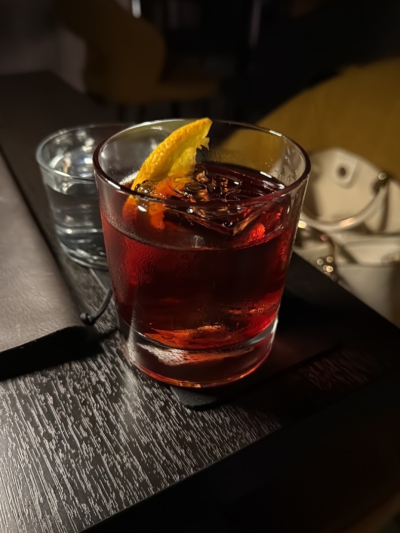 Código 86: high quality cocktail photo