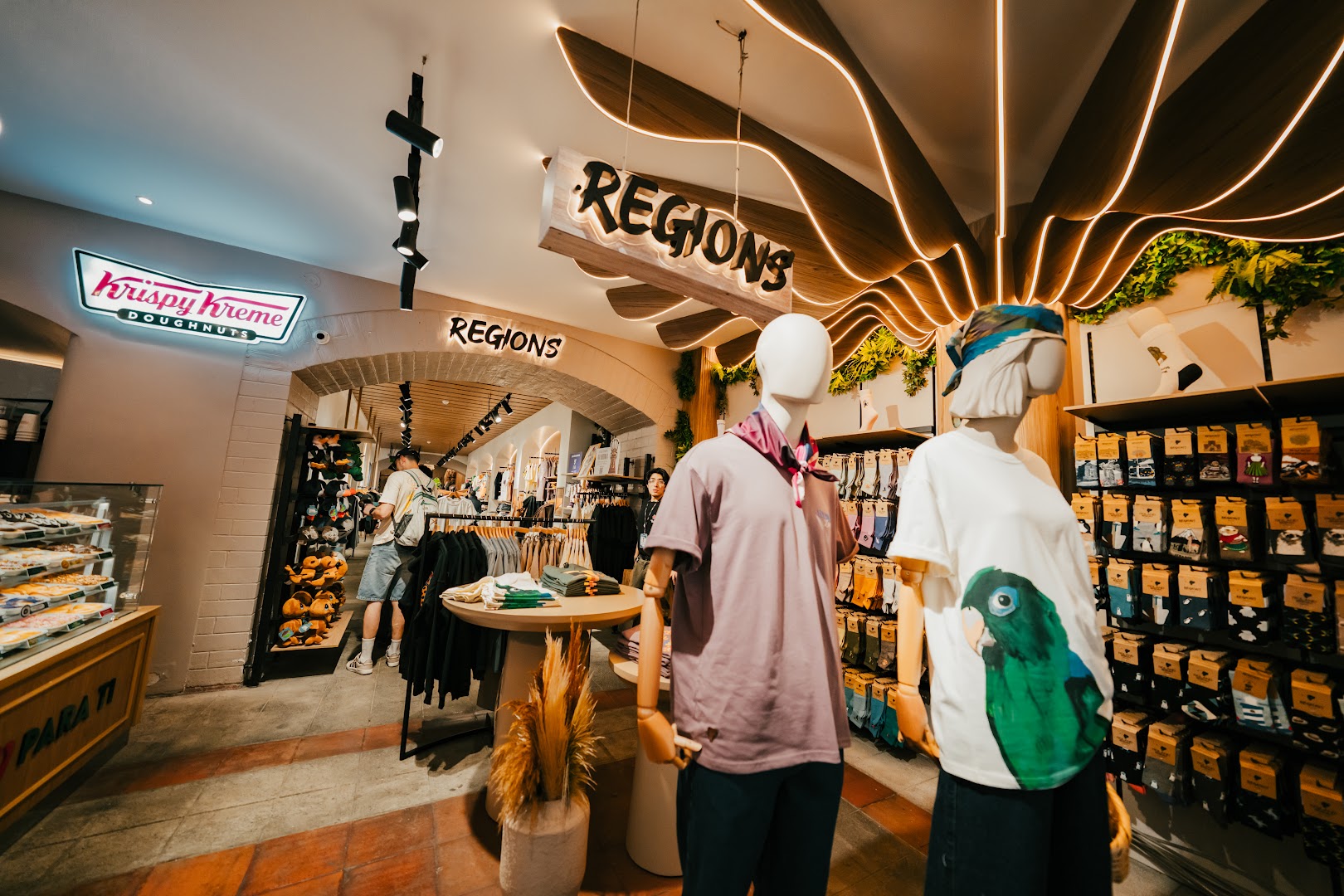 Regions by Roland: high quality shop interior photo