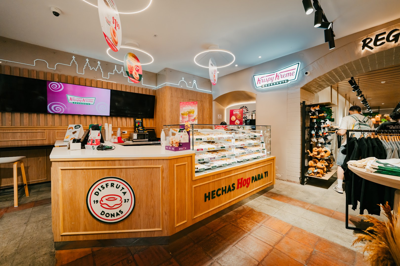 Regions by Roland: clear, professional shop interior photo