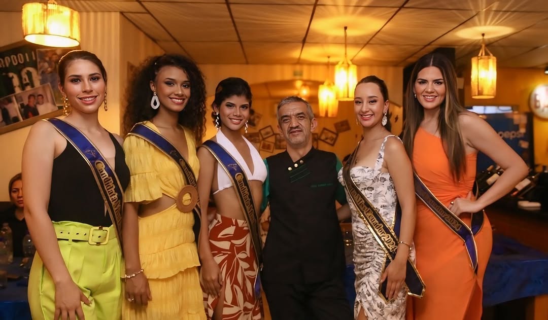 Casa Rabotti: staff with guests in venue