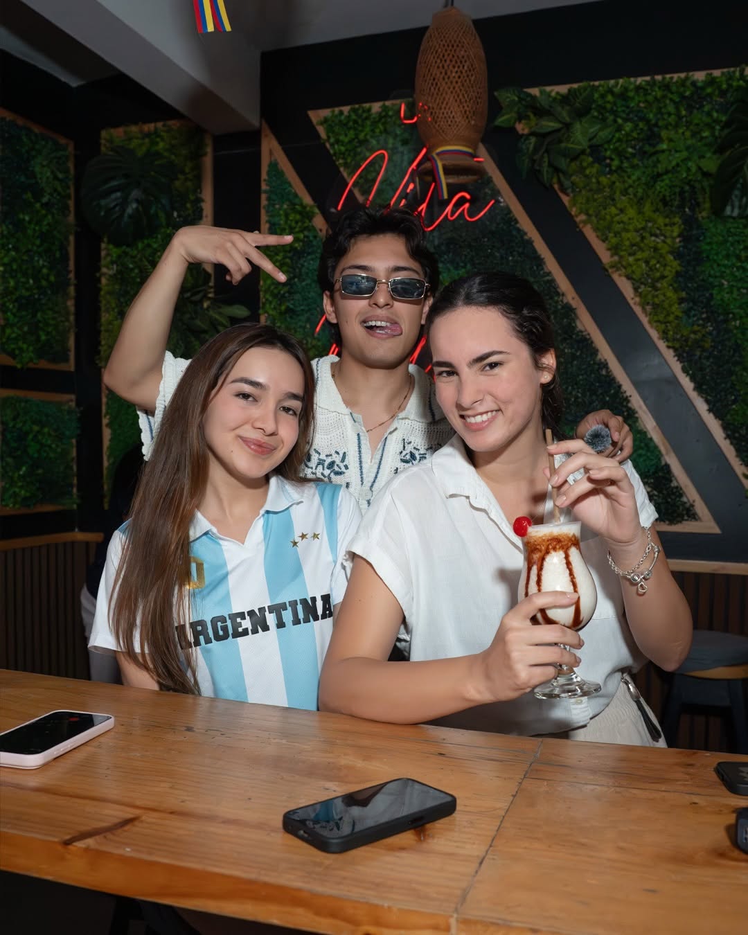 Chescos RestoBar & Hotel: customers enjoying the venue