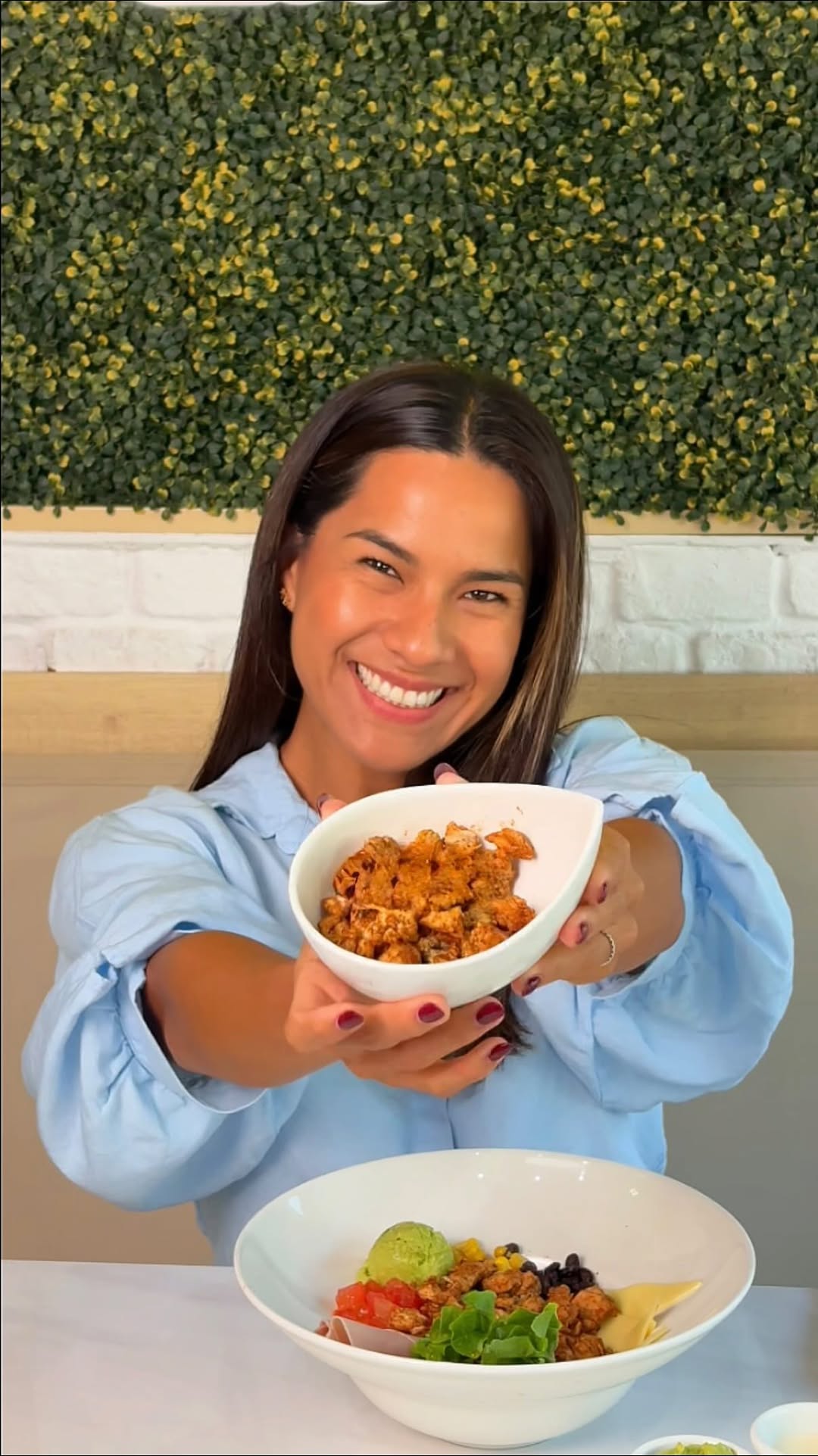 Smoothie House: professional photo of happy customer