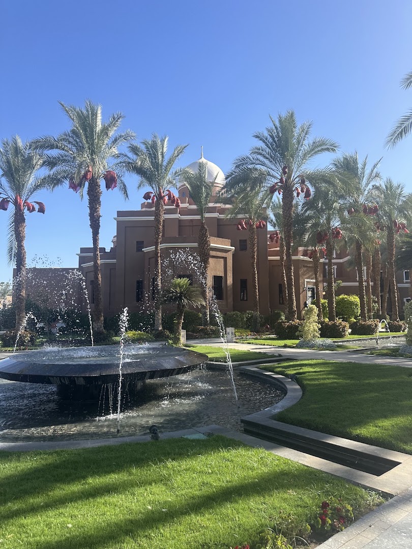 1902 Restaurant: beautiful exterior and garden setting
