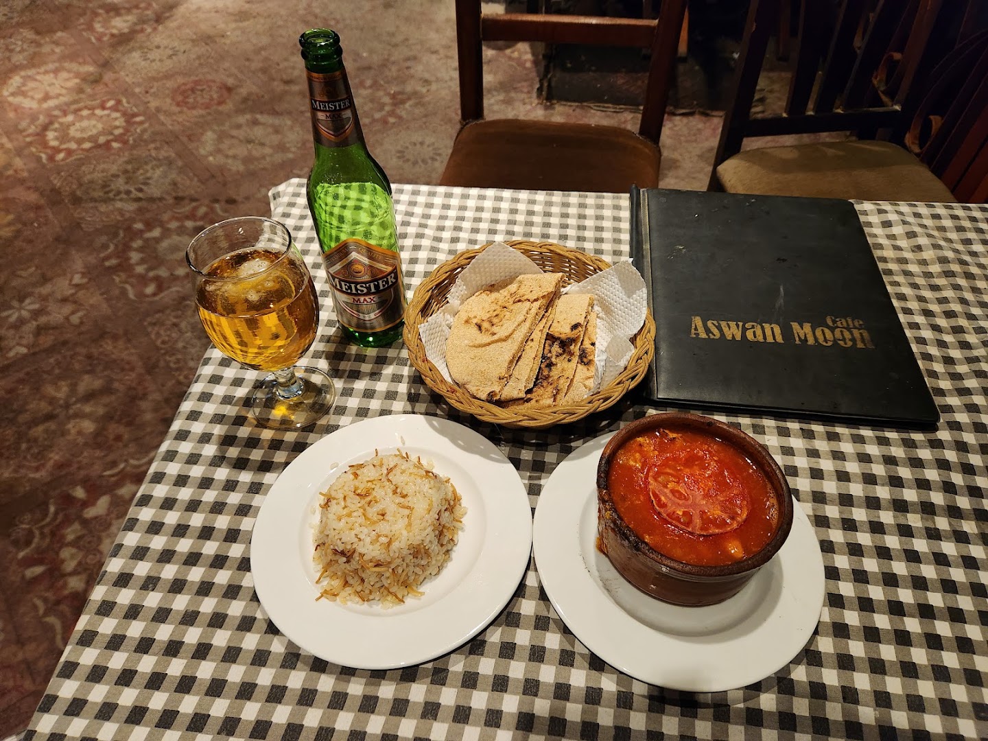Aswan Moon: appetizing food and drink presentation