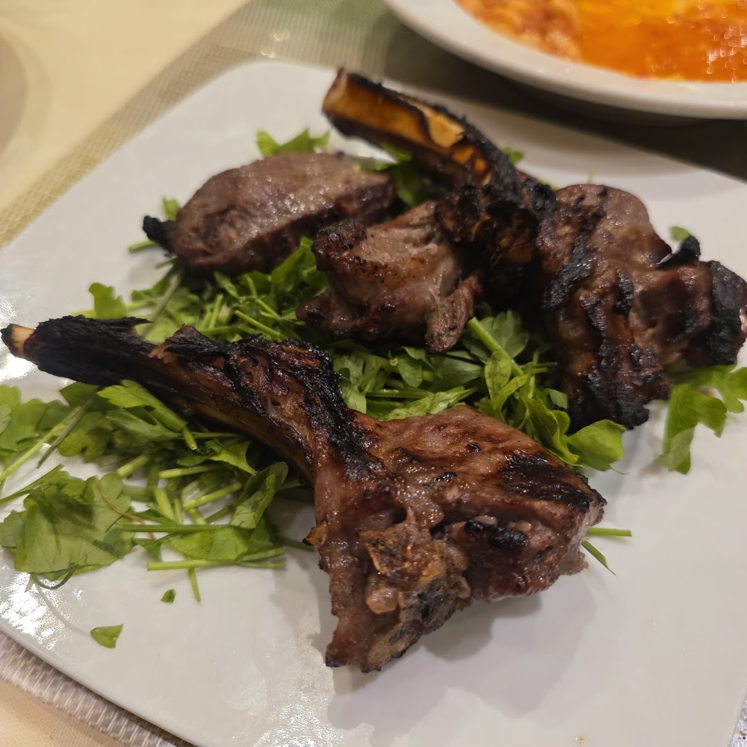 Makka Restaurant: appetizing photo of grilled meat