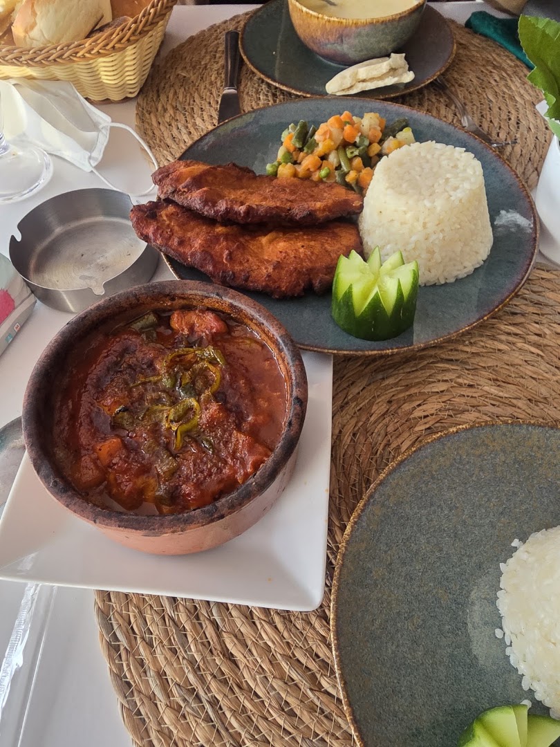 Salah El Din Restaurant: appetizing food presentation and clear presentation