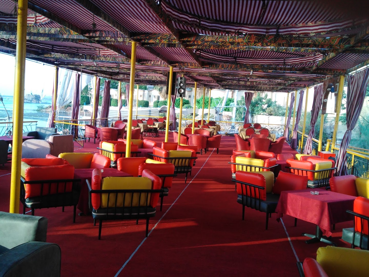 Salah El Din Restaurant: clear view of restaurant seating