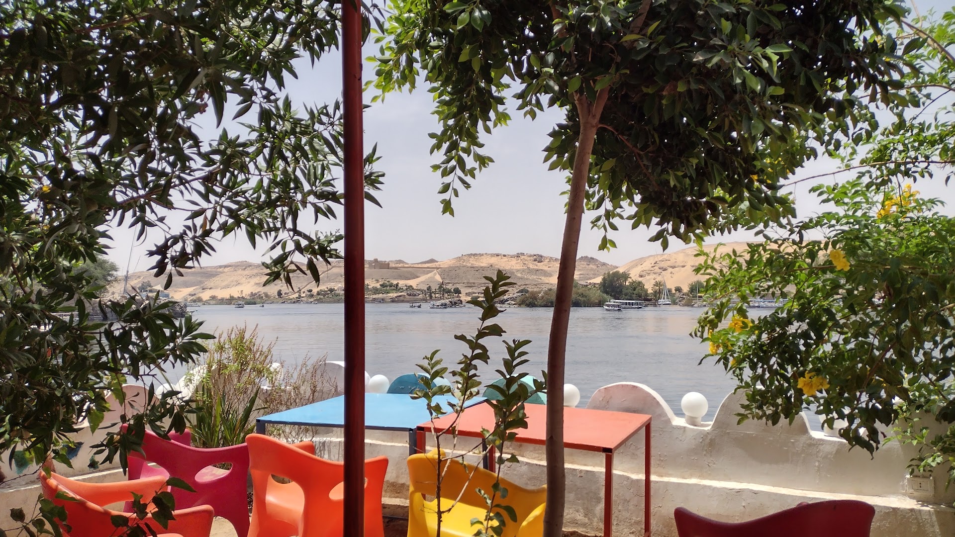 Strawberry Restaurant: attractive restaurant terrace with view