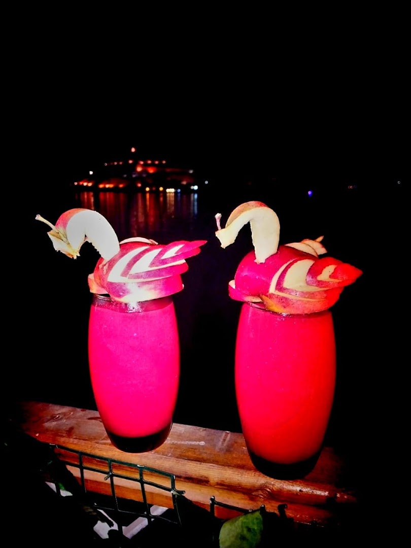Vibes Cafe: high quality drink presentation