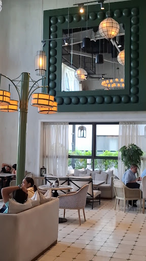 Willow's: high quality interior atmosphere shot