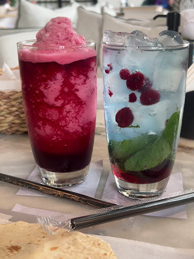 Willow's: appetizing, high-quality drink photography