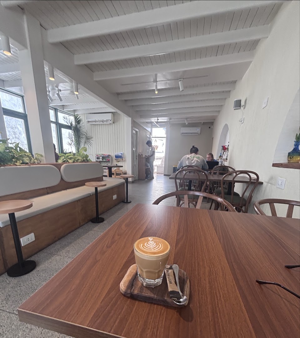Coffee & Cotton: inviting atmosphere and clear focus