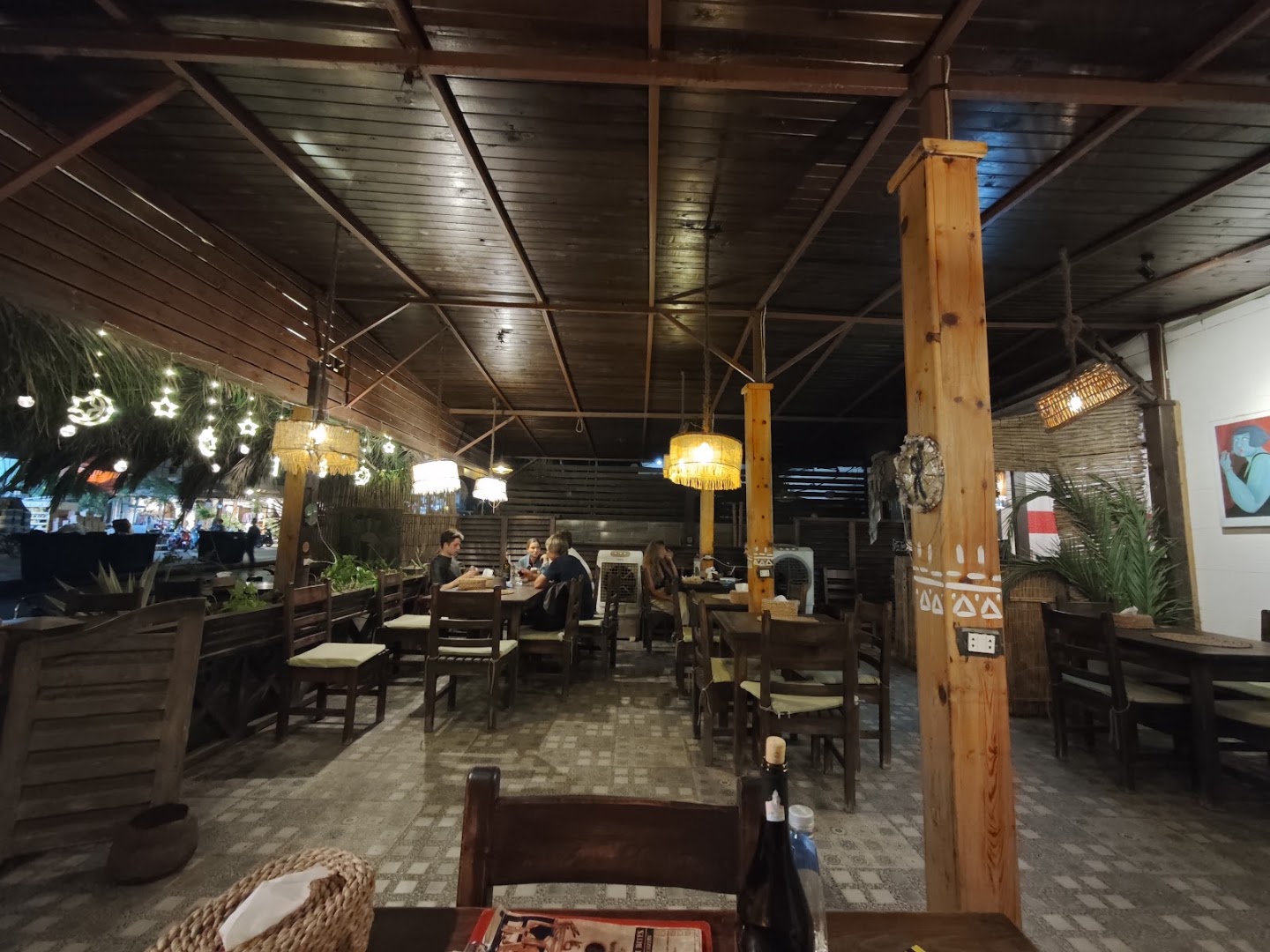 Nawaem Restaurant & Art Gallery: inviting restaurant atmosphere