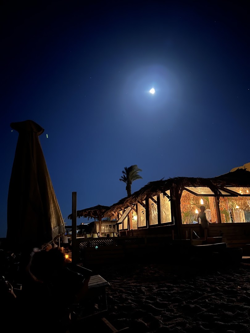 Pattaya Thai Dahab: atmospheric night shot of venue