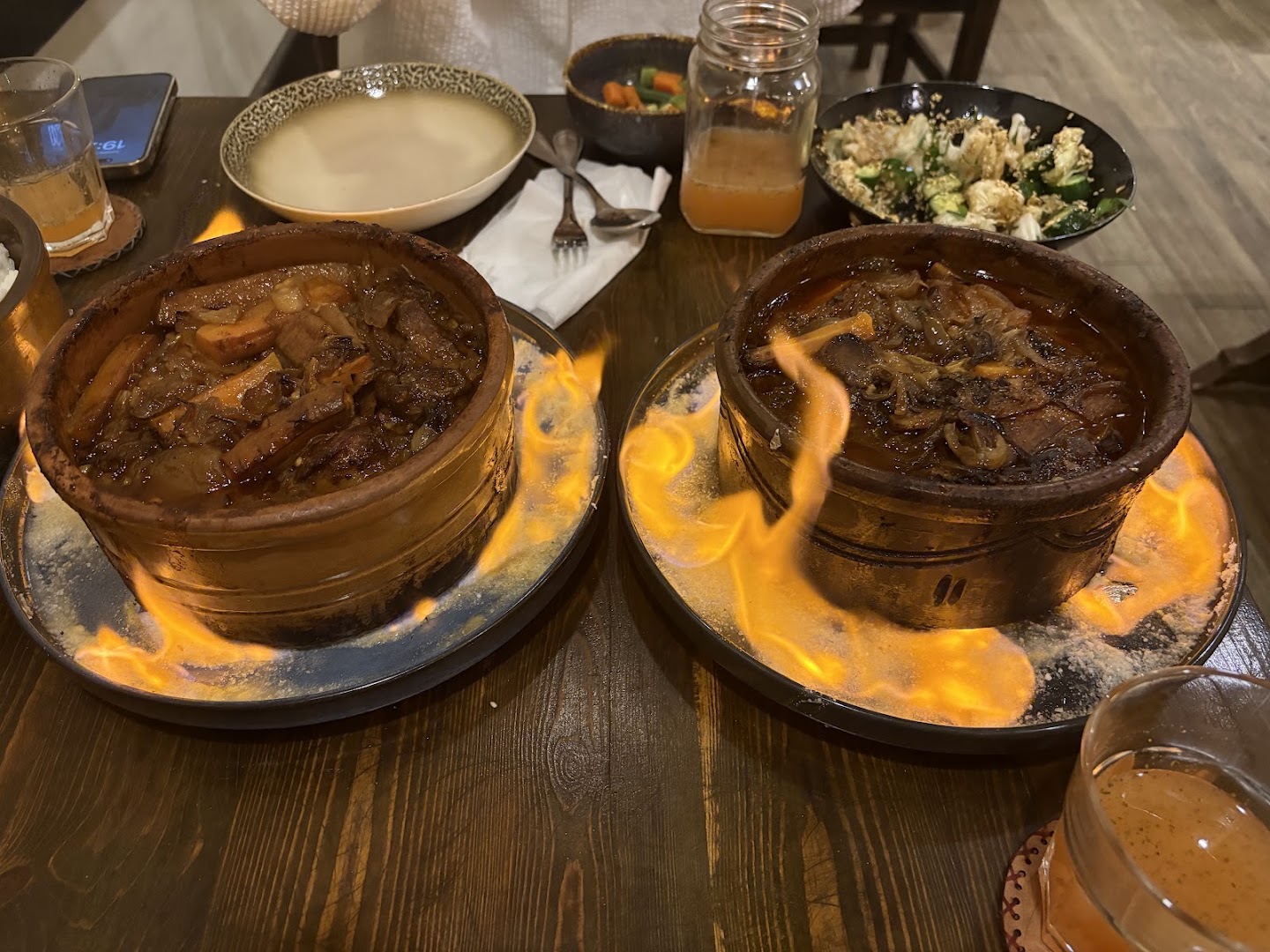 Zanooba Slow Cooking: appetizing food presentation with fire