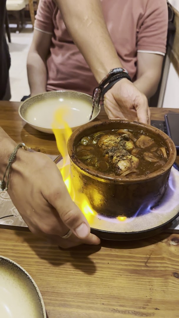 Zanooba Slow Cooking: appetizing food presentation with fire