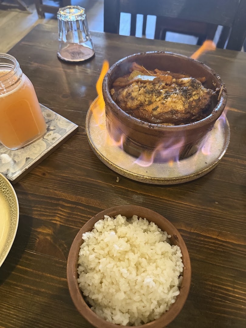 Zanooba Slow Cooking: appetizing food presentation with flames