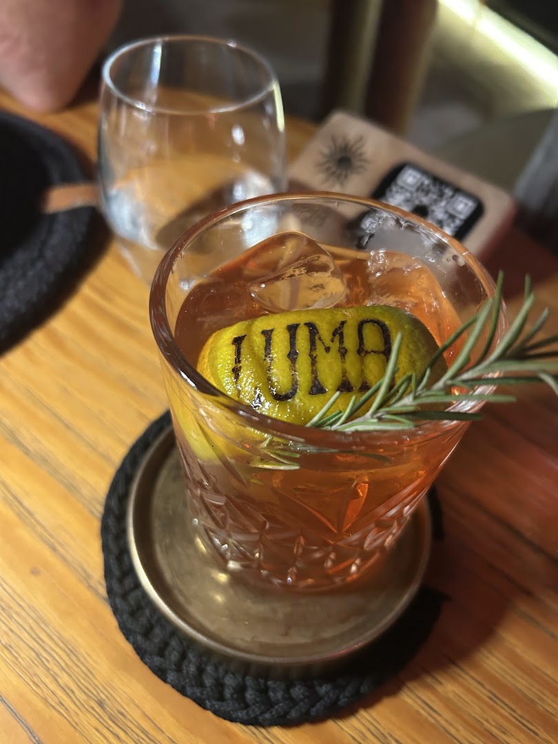 Luma: high quality, branded cocktail photo
