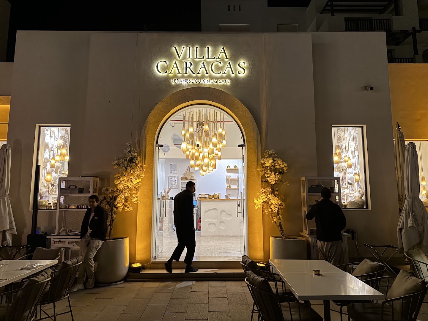 Villa Caracas: inviting and professional exterior shot