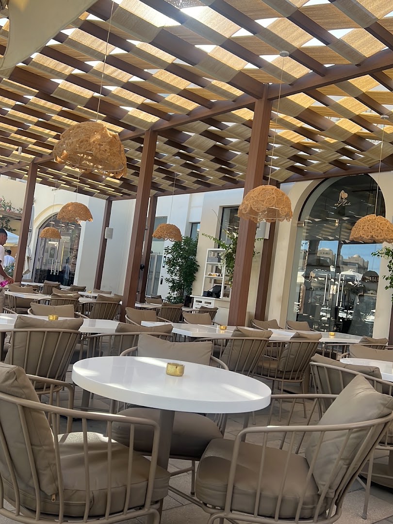 Villa Caracas: attractive and inviting restaurant terrace