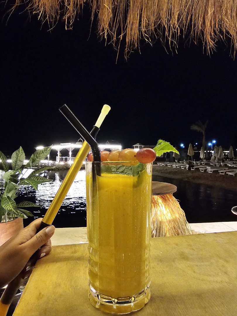 Delusia El Mamsha: appealing drink and venue atmosphere