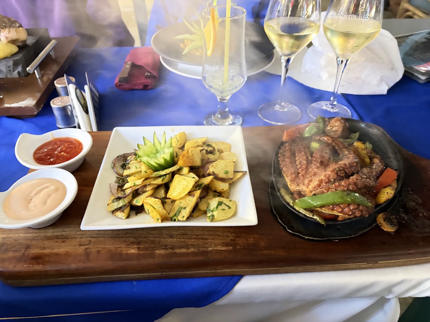 The Moon 2 - Restaurant & Bar: appetizing food presentation and setting