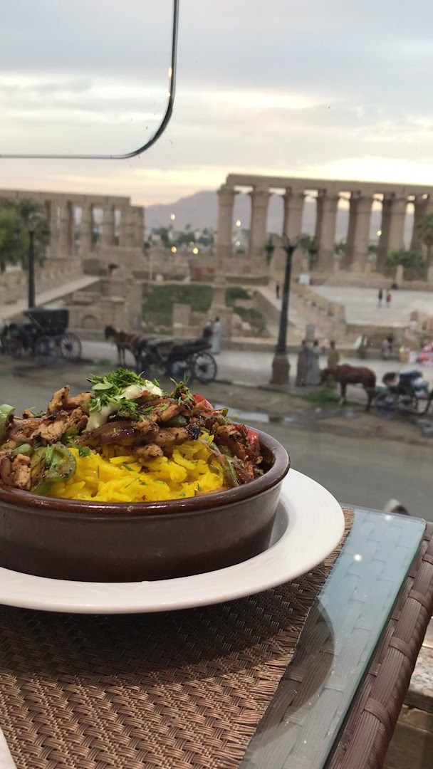 Aboudi Coffee Break: appetizing food with scenic view