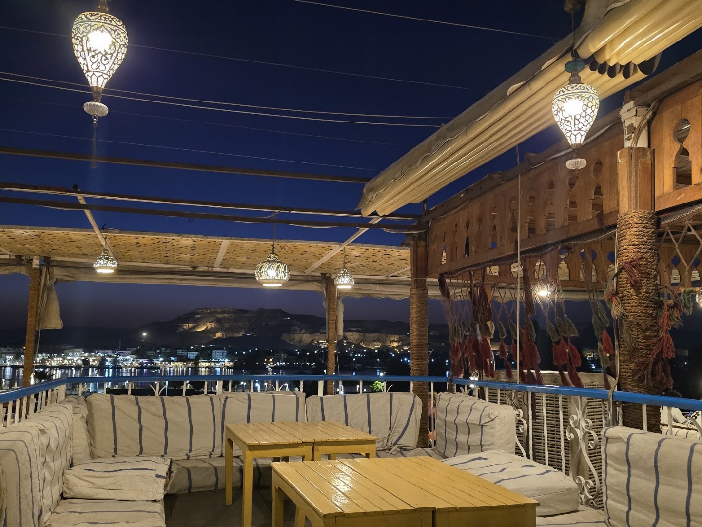 Al Sahaby Lane Restaurant: beautiful atmospheric terrace view