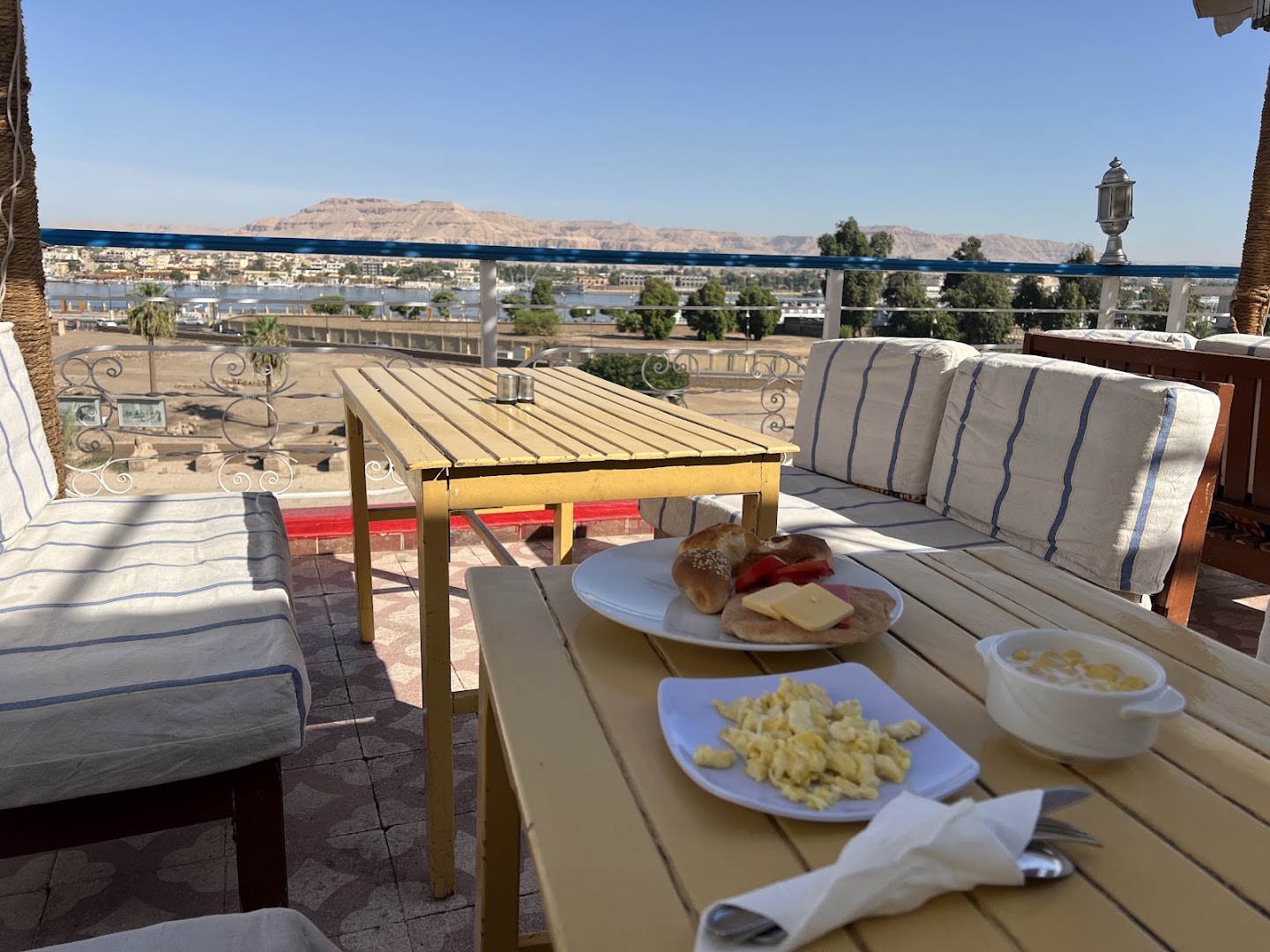 Al Sahaby Lane Restaurant: beautiful terrace view and breakfast
