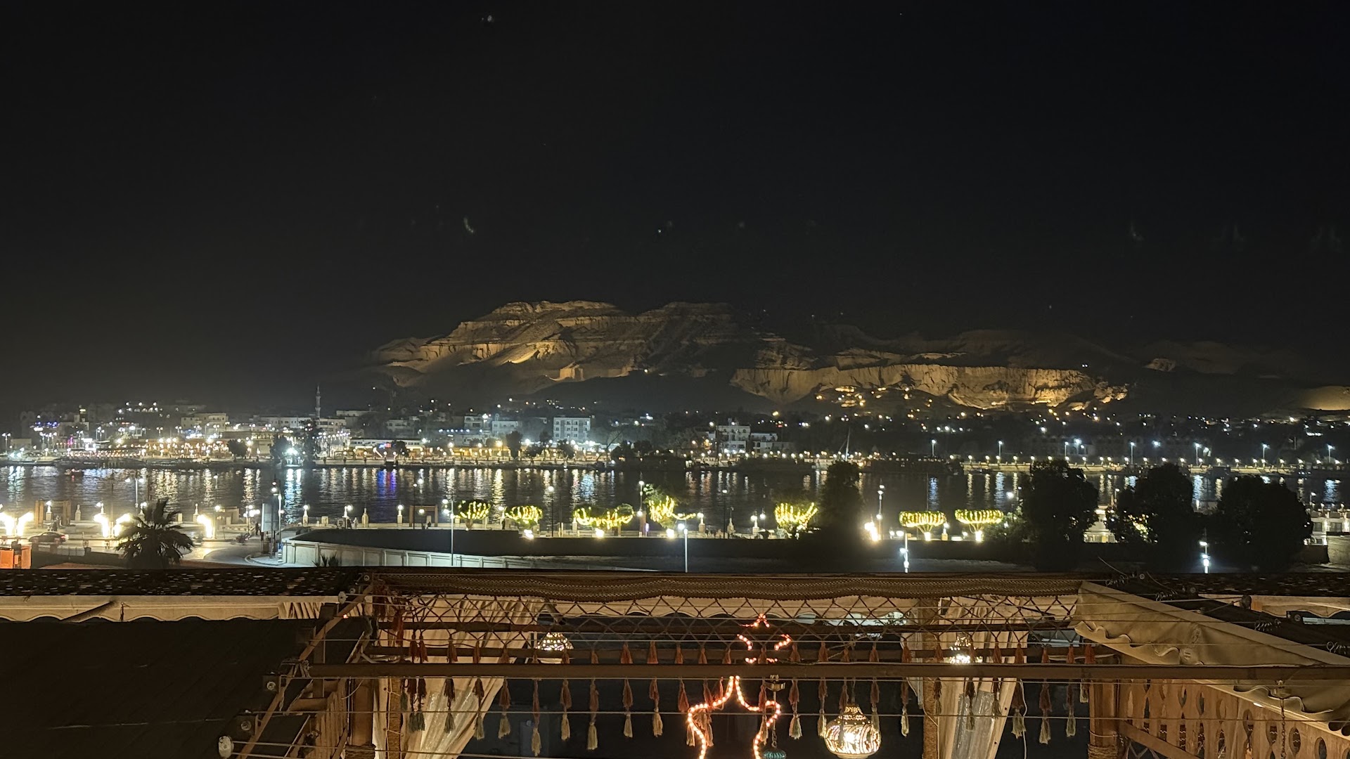Al Sahaby Lane Restaurant: beautiful night view of venue