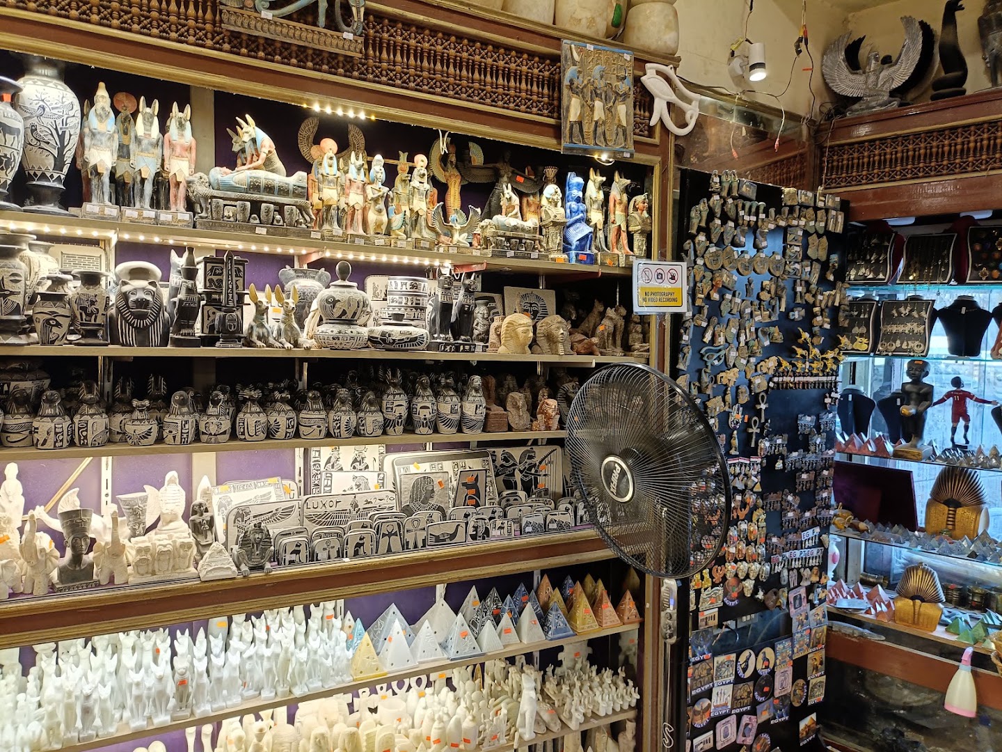 Ata Bazar: clear display of shop products