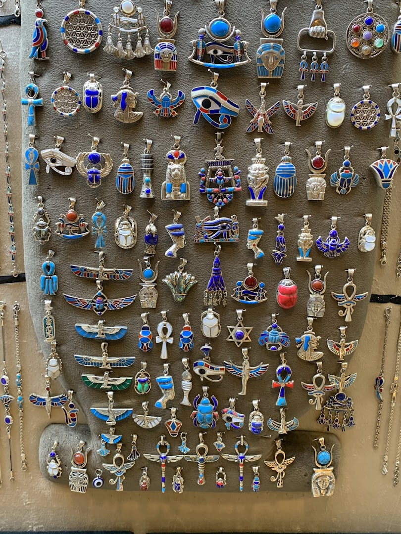 Ata Bazar: clear display of shop products
