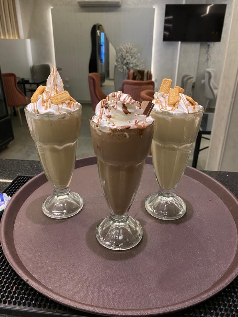 Breeze & Beans: appetizing photo of served drinks