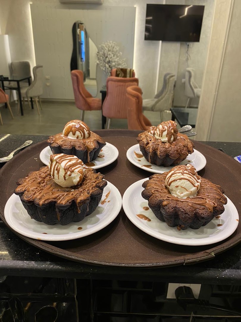 Breeze & Beans: appetizing photo of served desserts