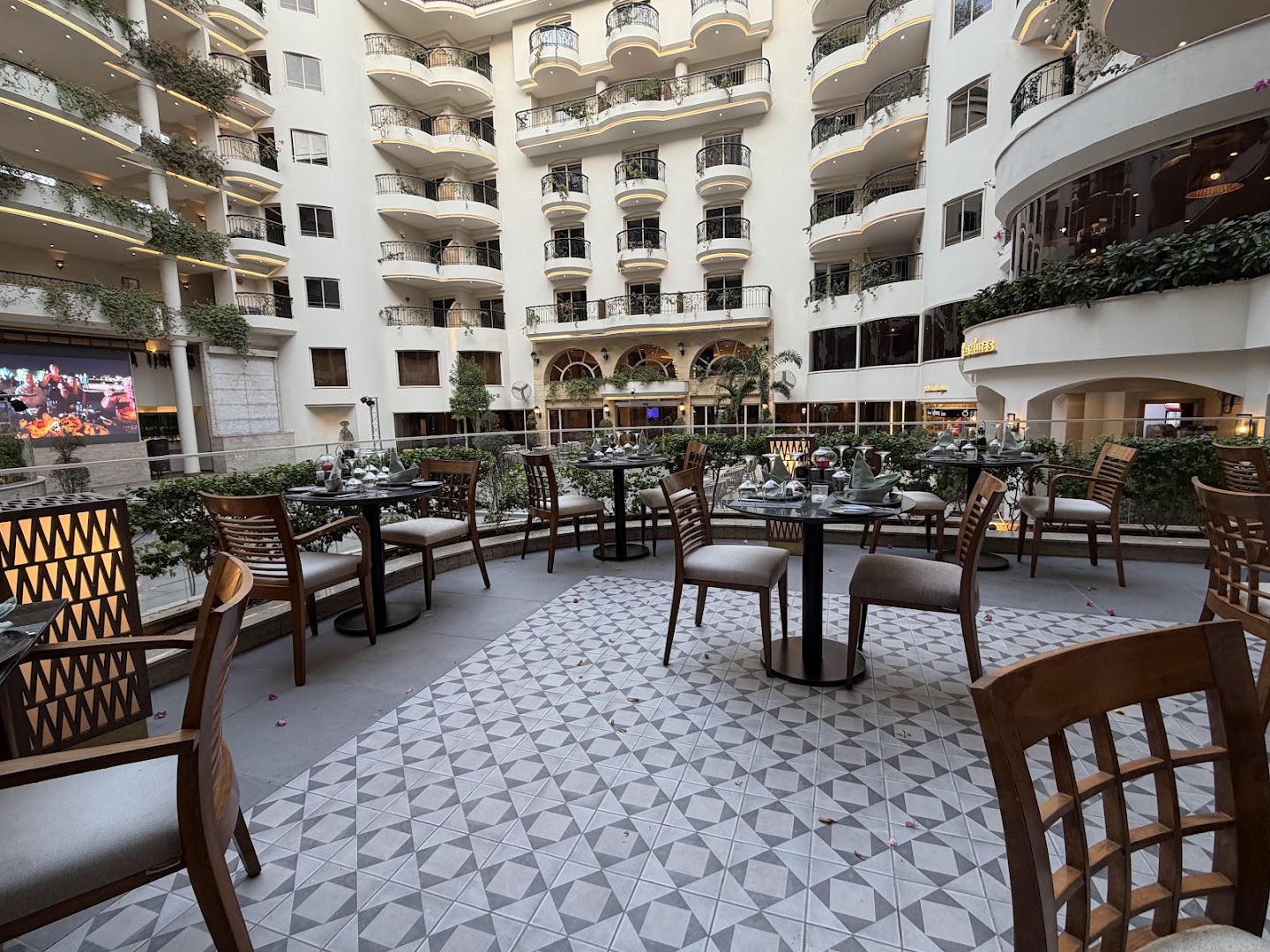 Casa Di Napoli: attractive restaurant terrace atmosphere
