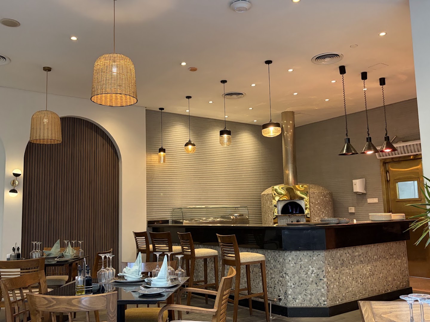Casa Di Napoli: inviting and professional restaurant interior