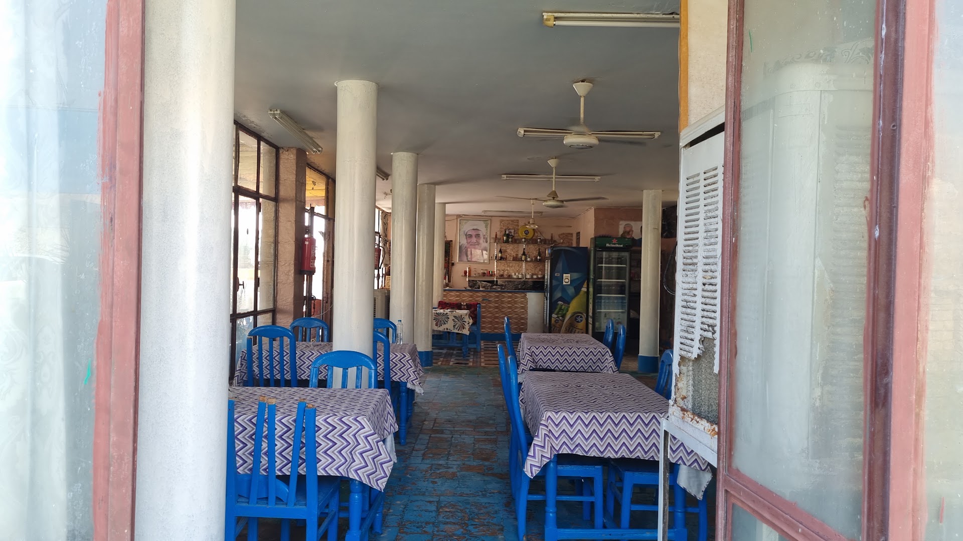 Ramesseum Rest House: clear view of restaurant interior