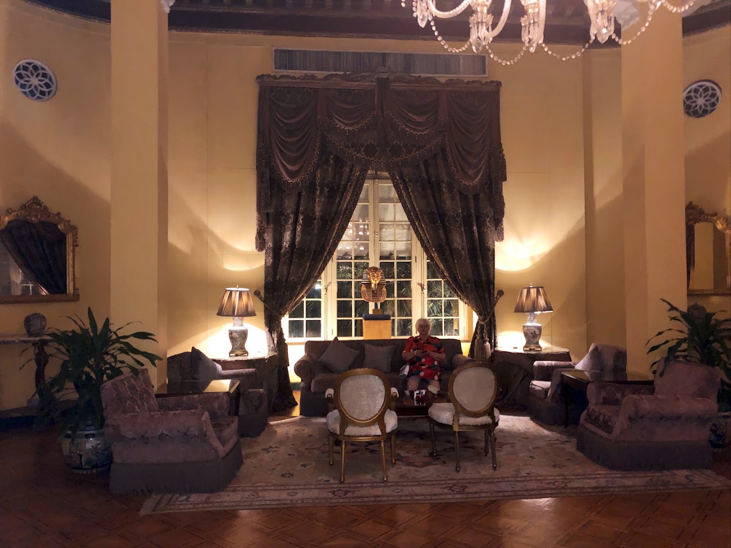 Royal Bar: elegant interior atmosphere
