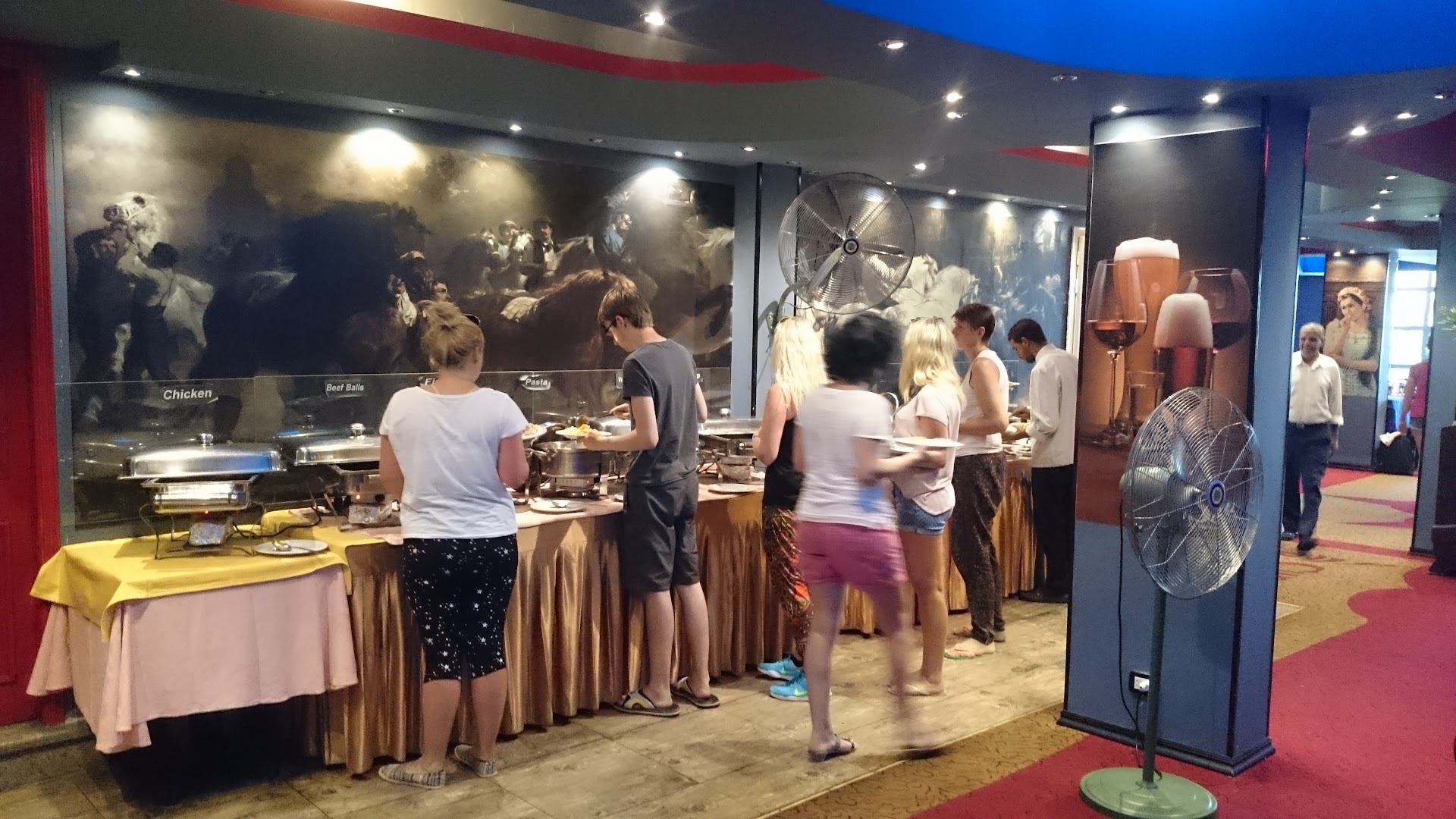 SunRise Pub & Restaurant: atmosphere and food service