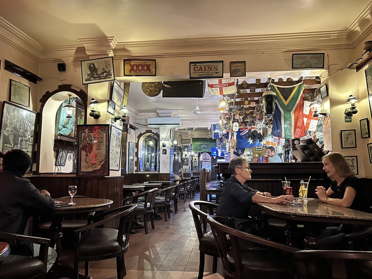 The King's Head Pub: authentic pub atmosphere well