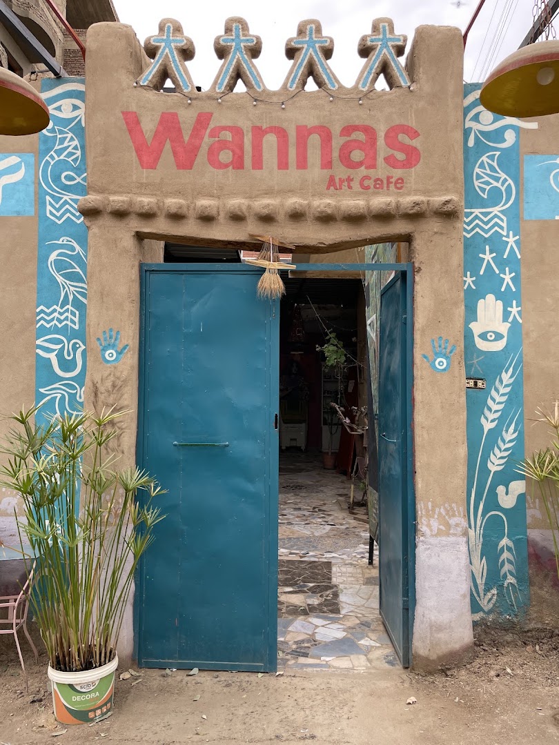 Wannas Art Cafe: clear, inviting exterior of venue